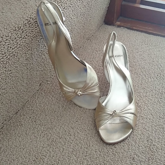 ST. JOHN Gold Sling Backs - Picture 3 of 4